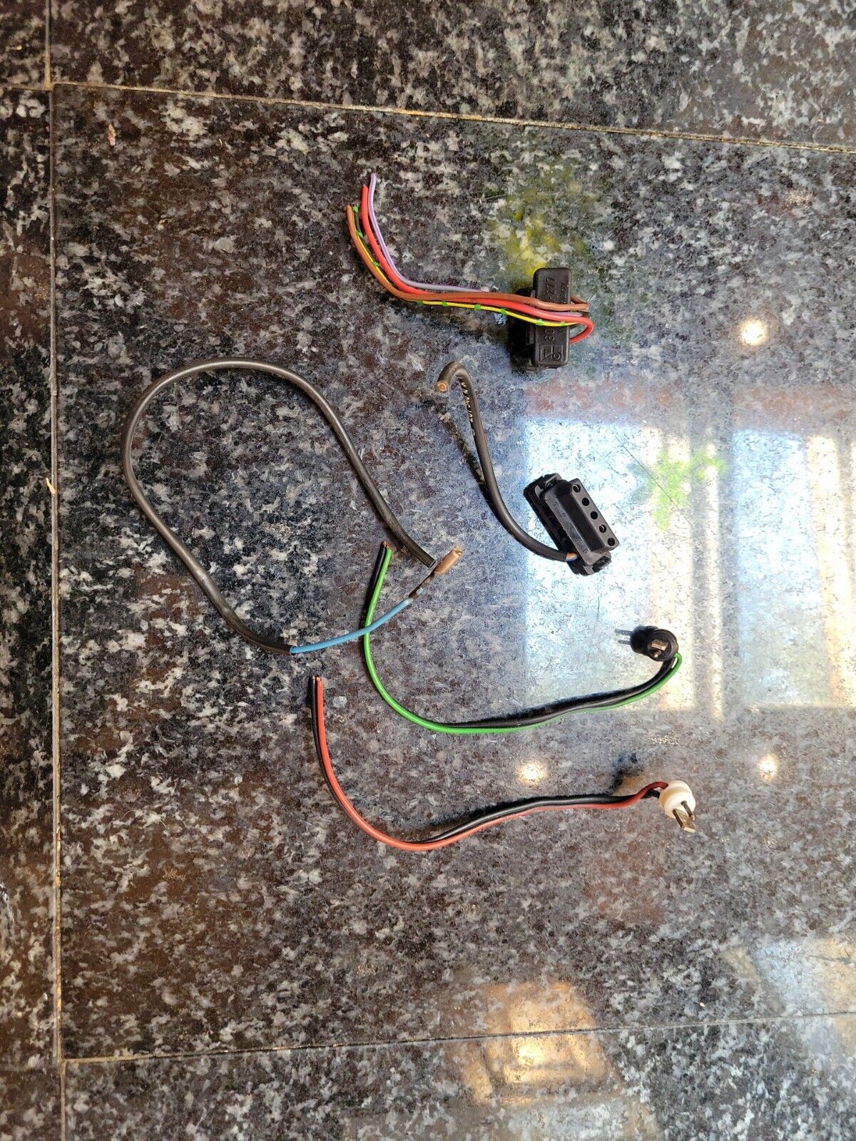 Mercedes Benz 380SL Original Becker Radio/Casette wiring connectors Ha