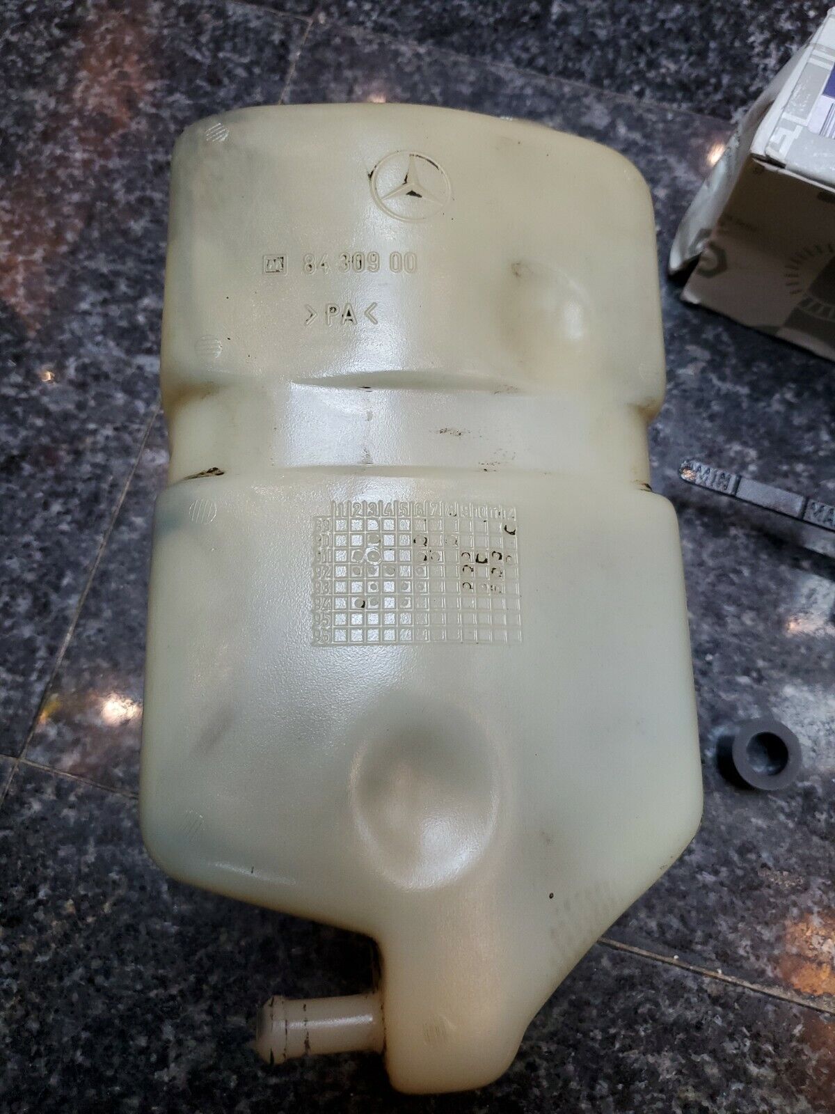 Mercedes SL600 self leveling suspension fluid reservoir 1403200114 new filter oe