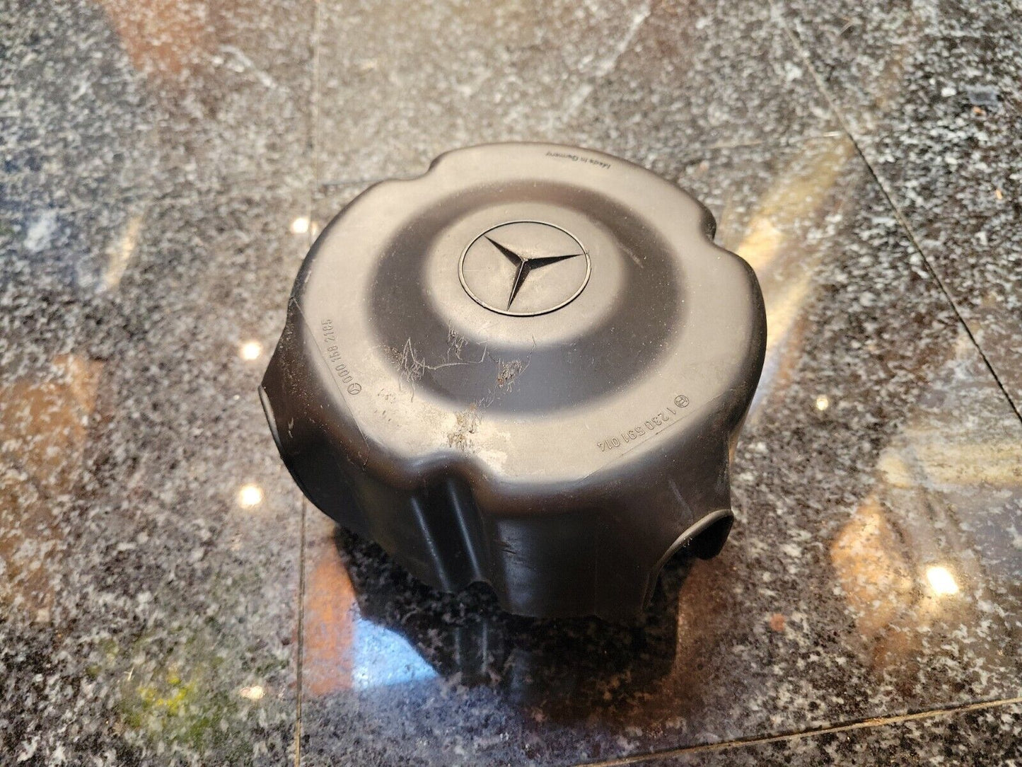 Mercedes 0001582185 M117 Ignition Distributor Cover Cap OEM 420SEL 560SEC 86-91