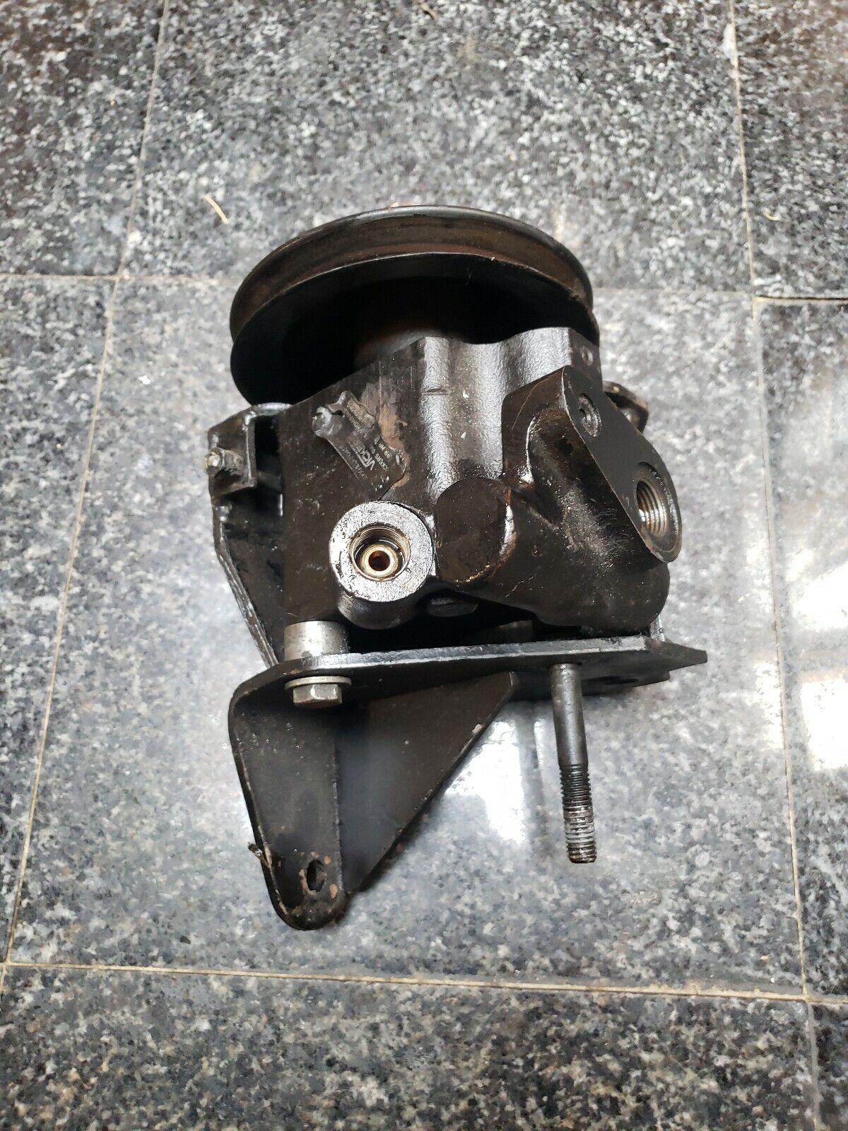 1968-1971 Mercedes 280SL Power Steering Pump with pulley and bracket used tested